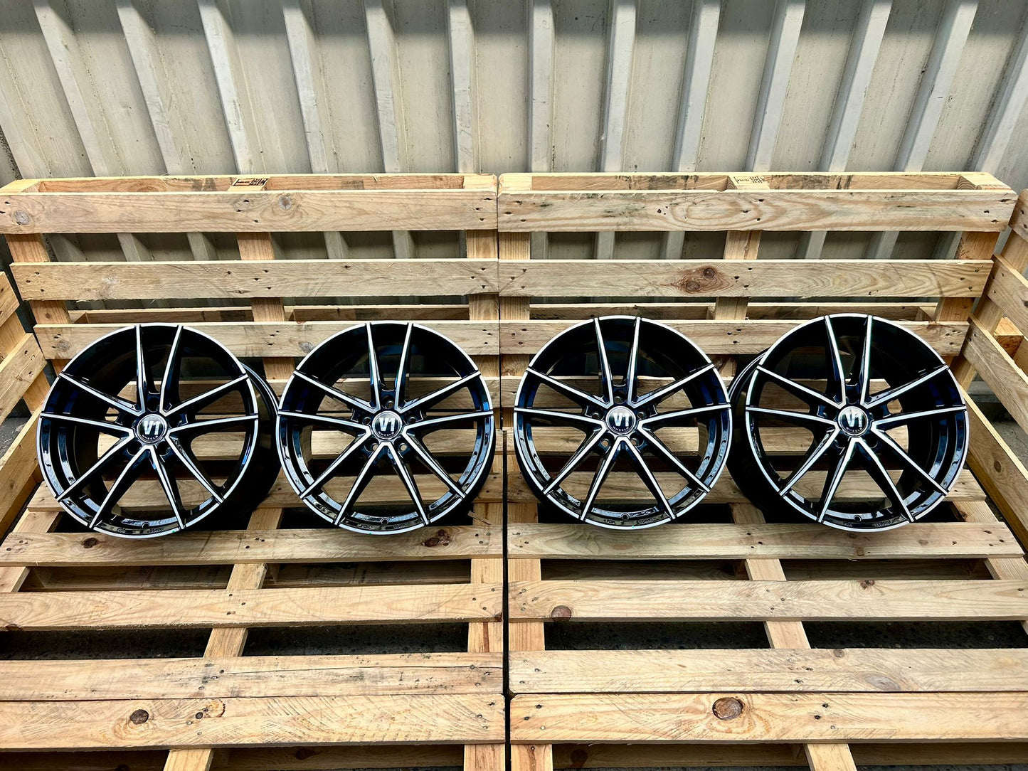 V1 Wheels V3 18 Zoll Schwarz Poliert 8,0x18 ET48 5/112
