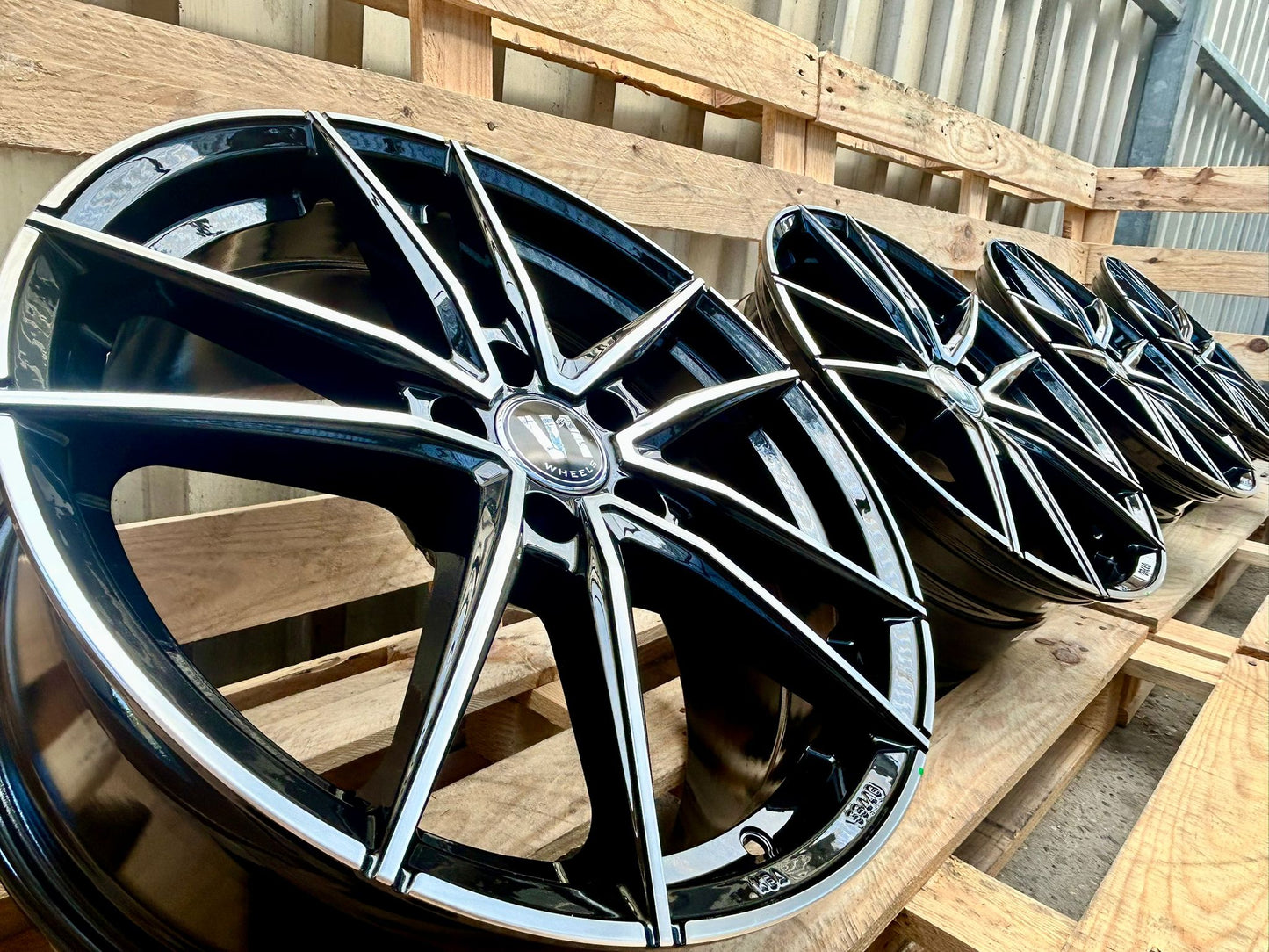 V1 Wheels V3 18 Zoll Schwarz Poliert 8,0x18 ET48 5/112