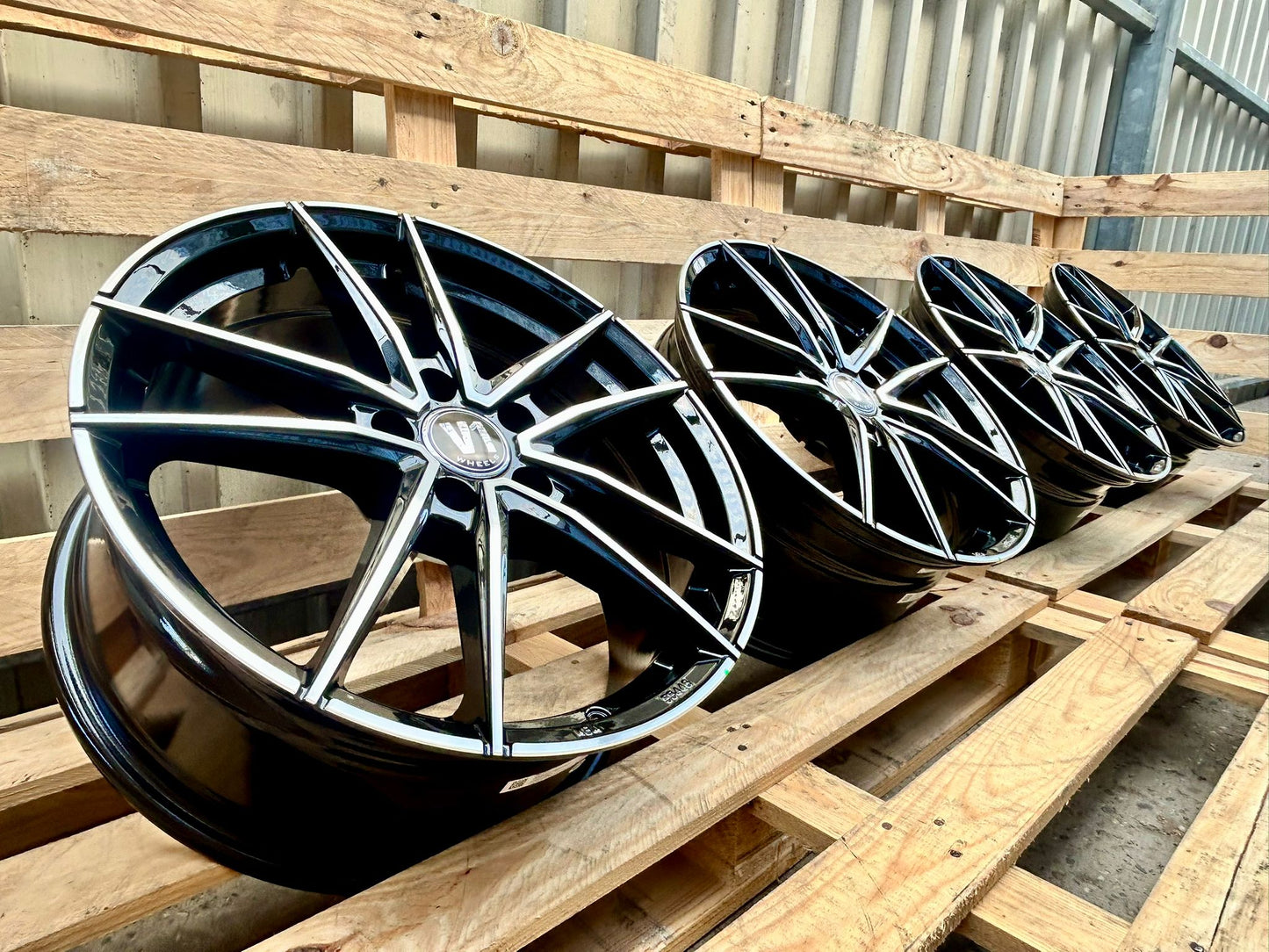 V1 Wheels V3 18 Zoll Schwarz Poliert 8,0x18 ET48 5/112