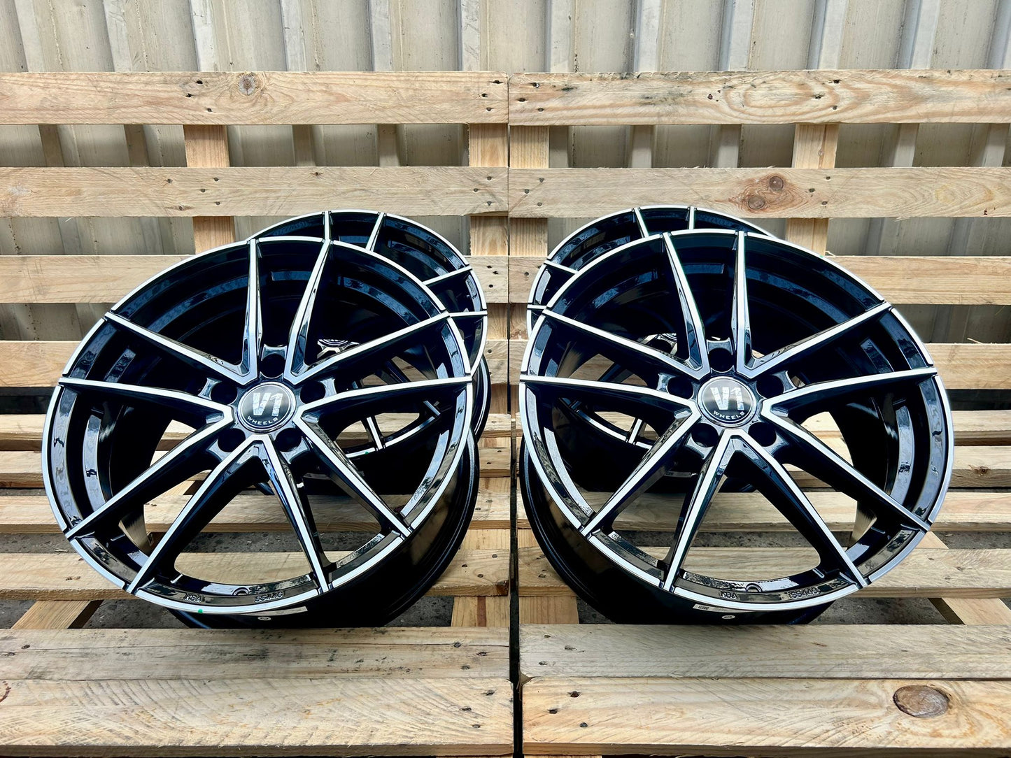 V1 Wheels V3 18 Zoll Schwarz Poliert 8,0x18 ET48 5/112