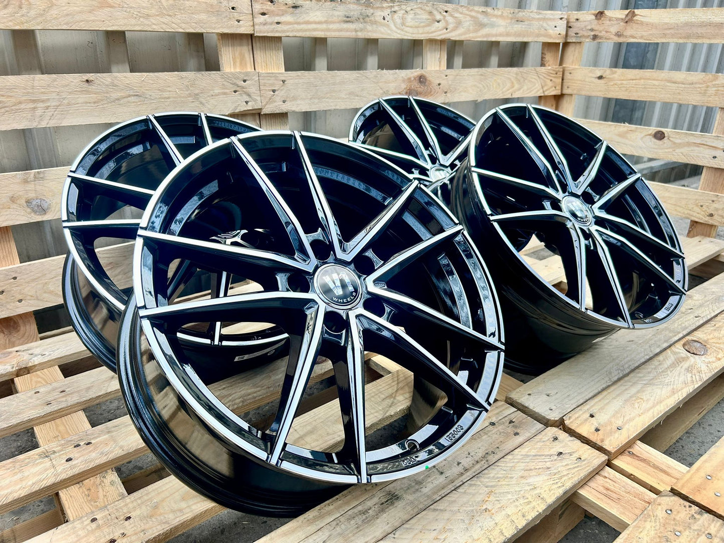 V1 Wheels V3 18 Zoll Schwarz Poliert 8,0x18 ET48 5/112