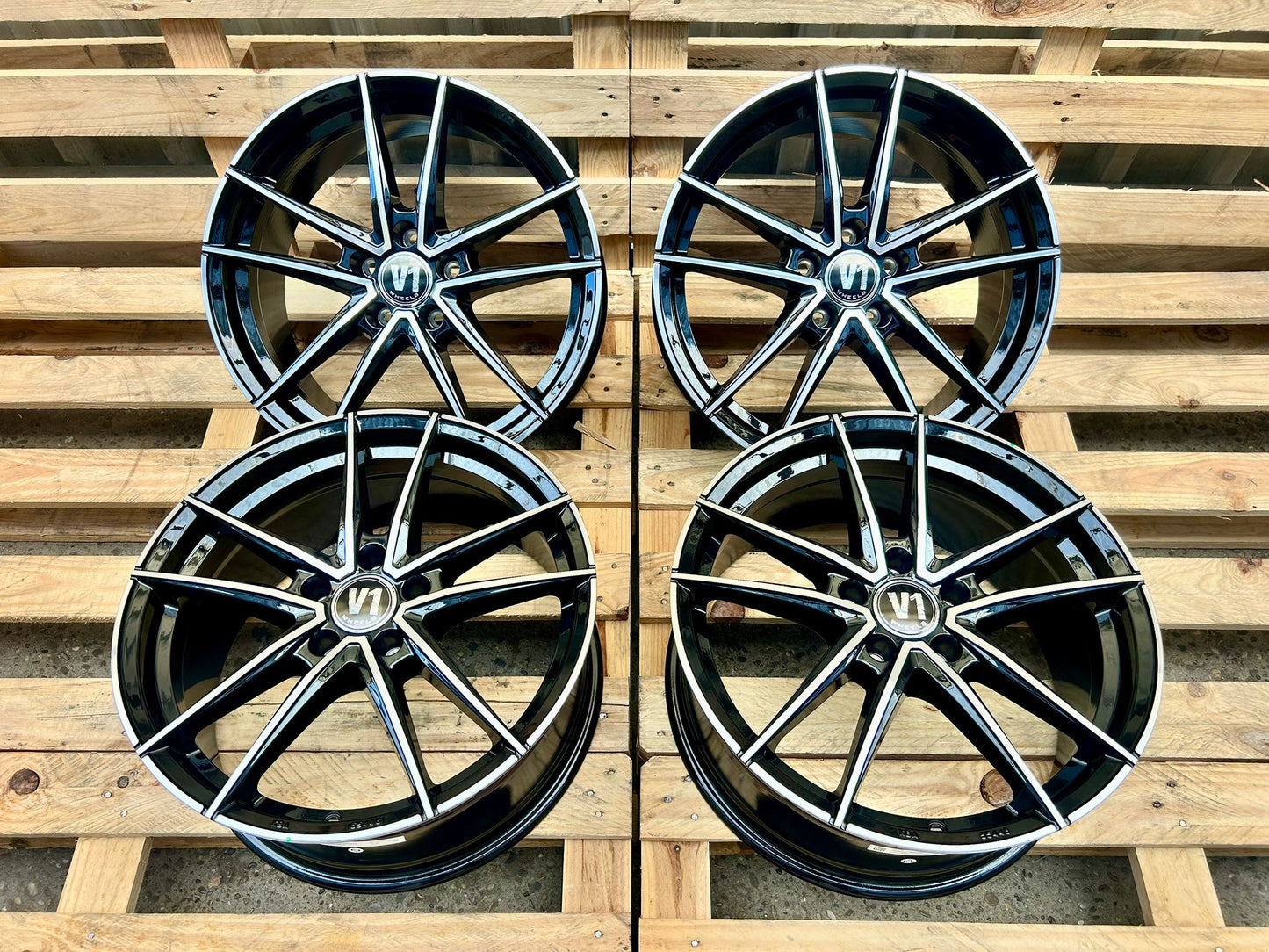 V1 Wheels V3 18 Zoll Schwarz Poliert 8,0x18 ET48 5/112