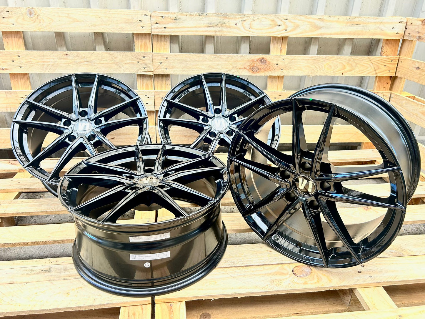 V1 Wheels V3 18 Zoll Schwarz Glanz 8,0x18 ET48 5/112