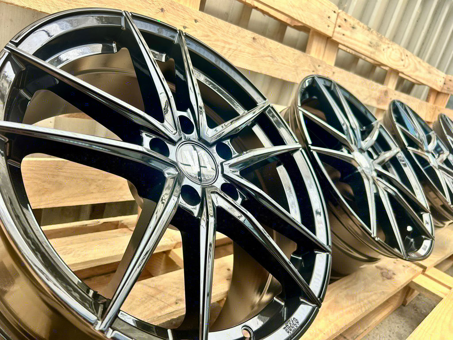 V1 Wheels V3 18 Zoll Schwarz Glanz 8,0x18 ET48 5/112