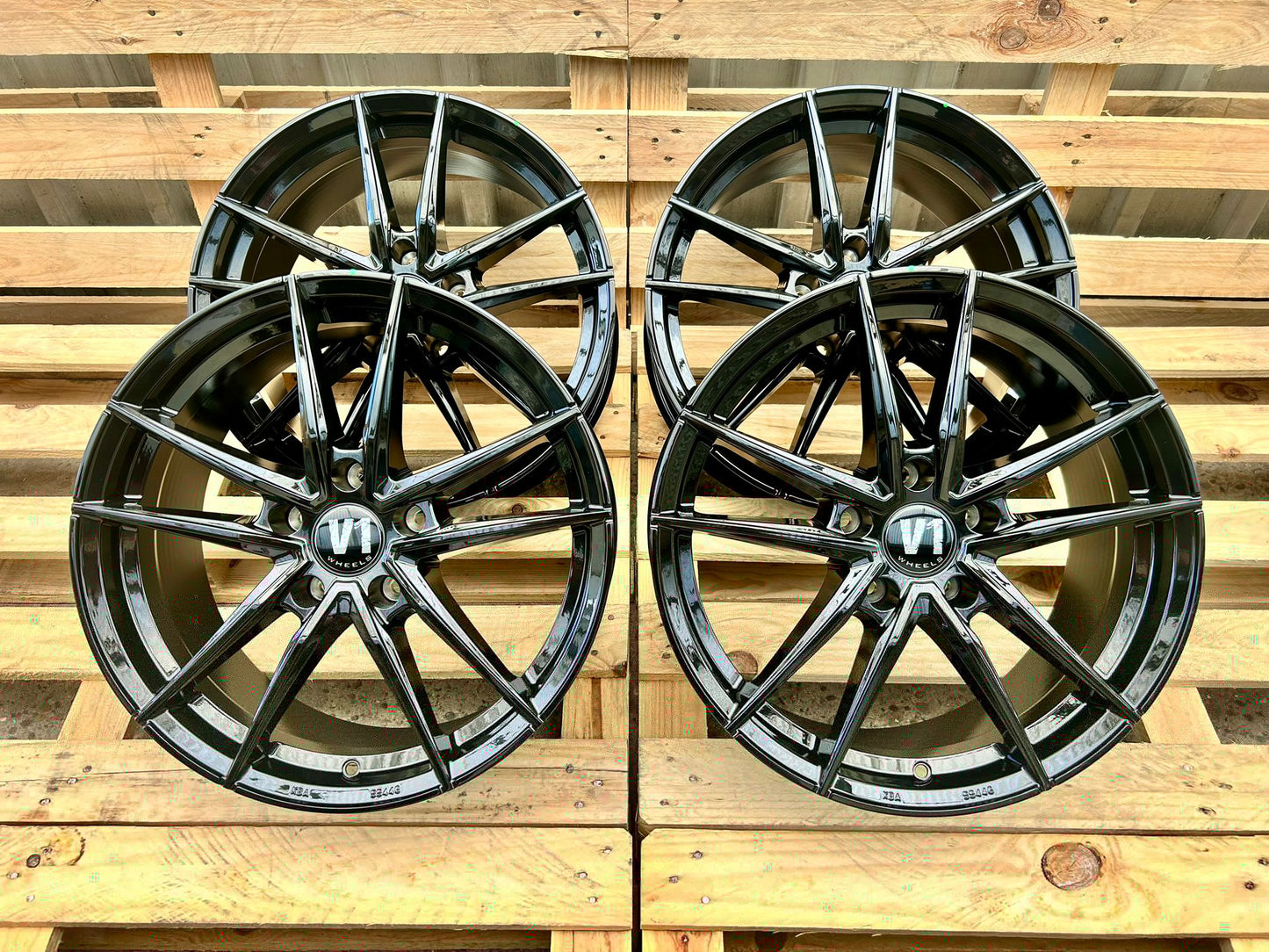 V1 Wheels V3 18 Zoll Schwarz Glanz 8,0x18 ET48 5/112