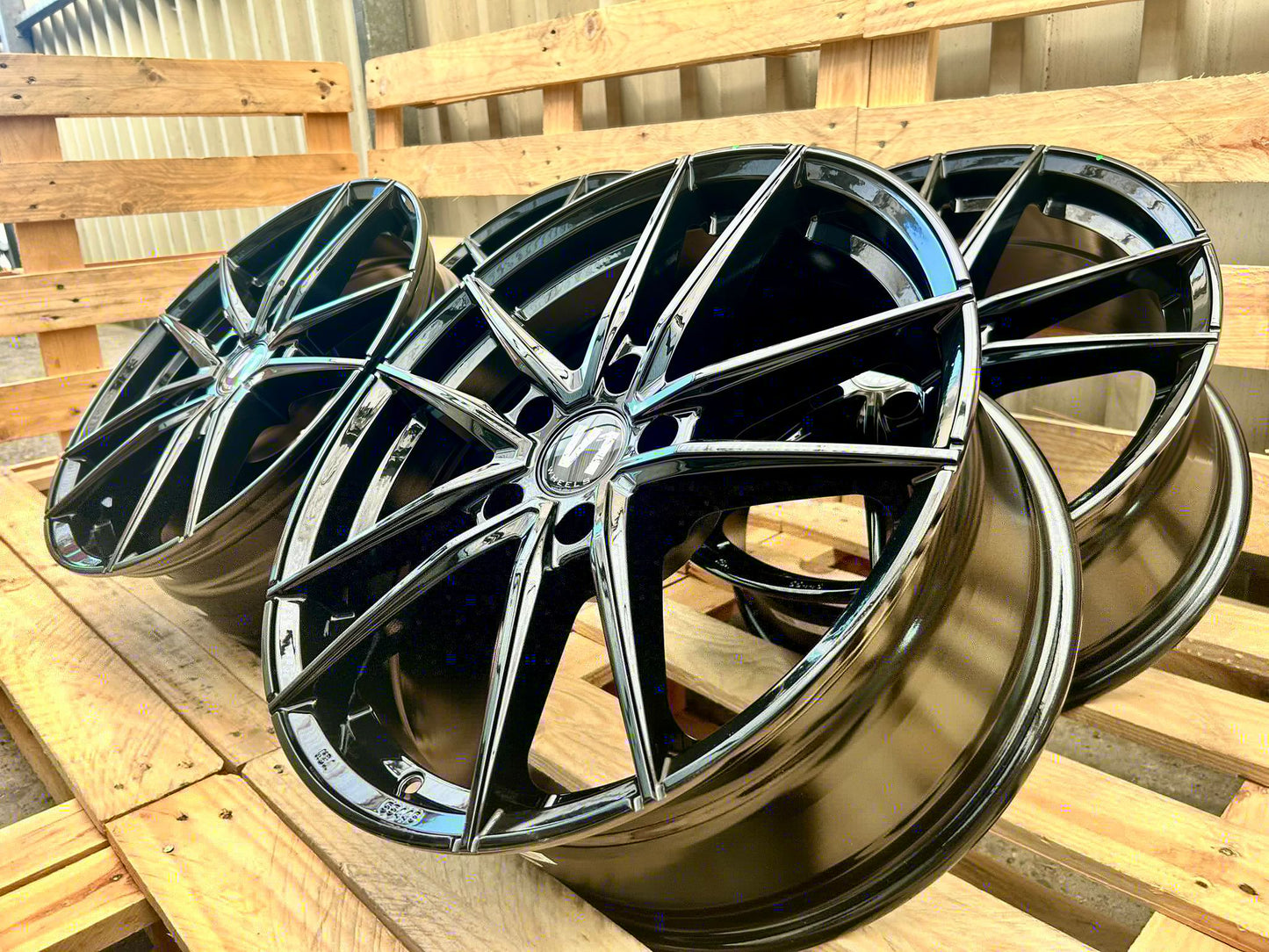 V1 Wheels V3 18 Zoll Schwarz Glanz 8,0x18 ET48 5/112