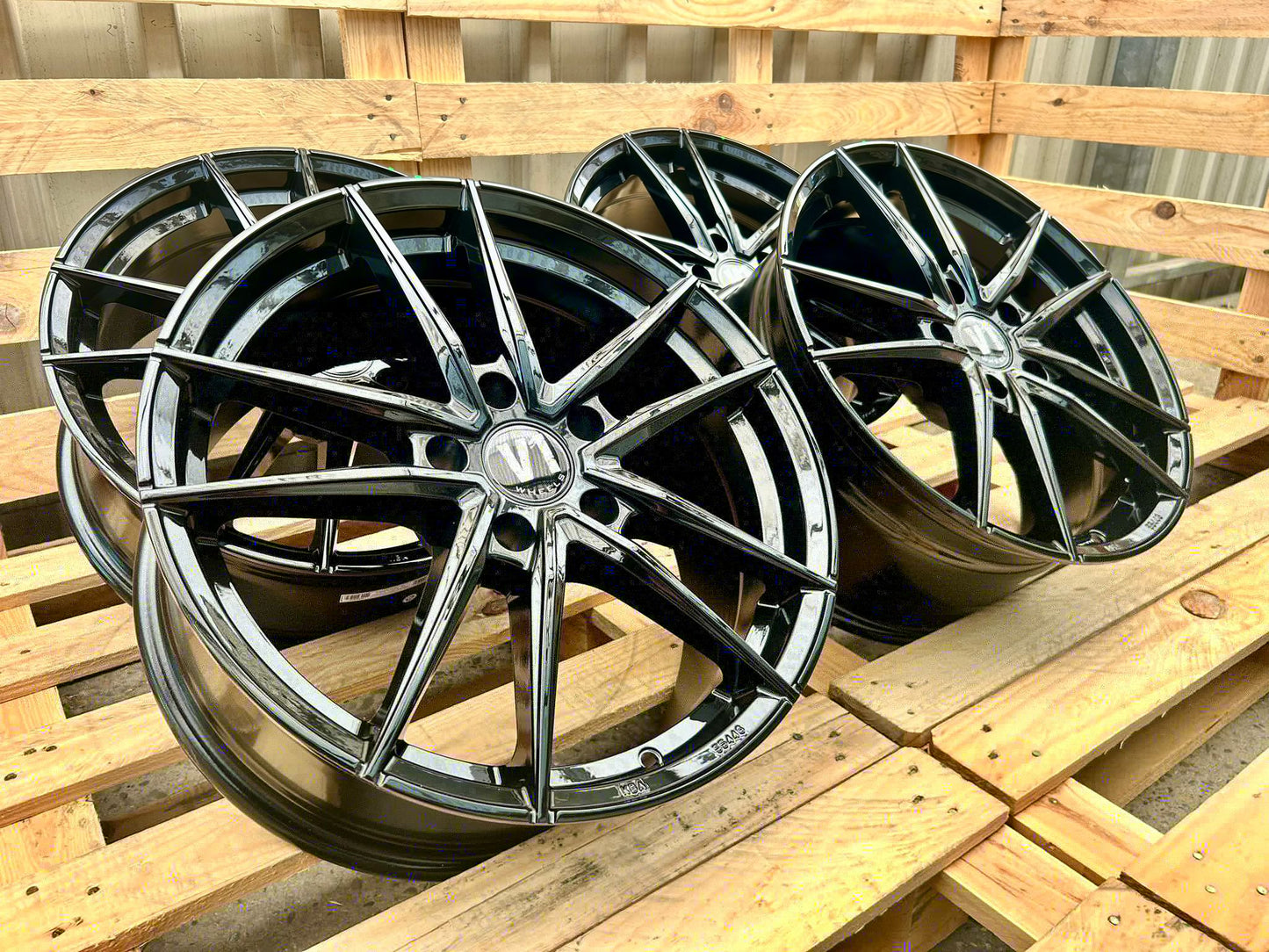 V1 Wheels V3 18 Zoll Schwarz Glanz 8,0x18 ET48 5/112