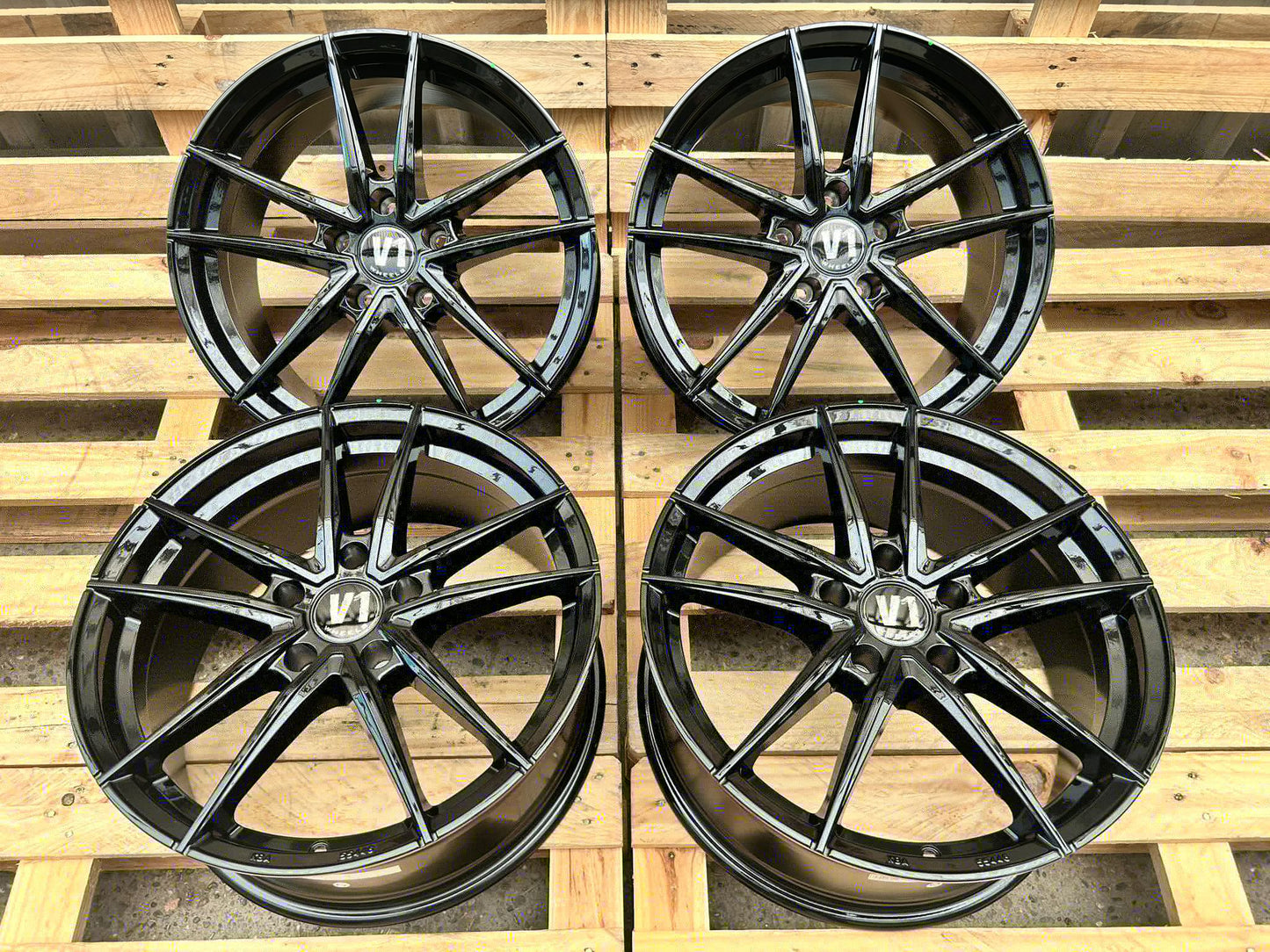 V1 Wheels V3 18 Zoll Schwarz Glanz 8,0x18 ET48 5/112