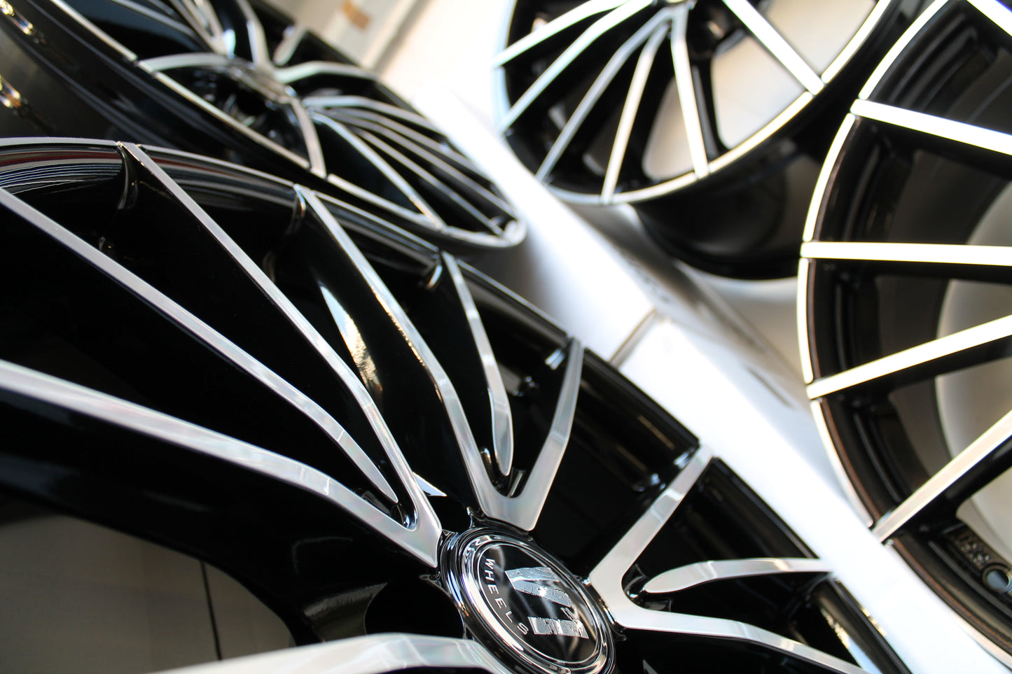 V1 Wheels V2 Felgen 18 Zoll Schwarz Poliert 8,0x18 ET35 5/120