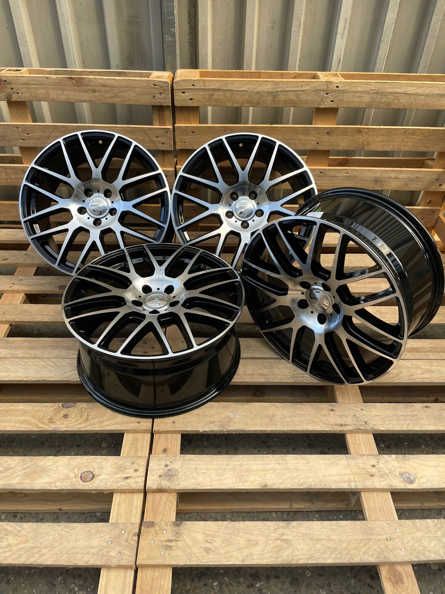 Wheelworld WH26 20 Zoll Schwarz Poliert 9,0x20 ET45 5/120 65,1