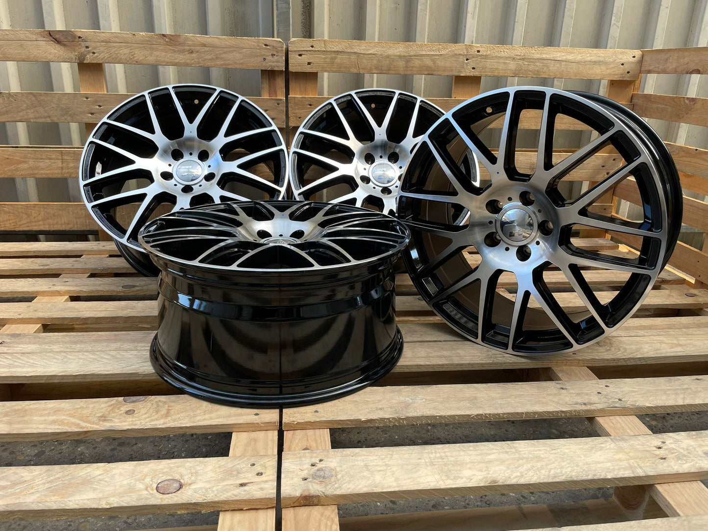 Wheelworld WH26 20 Zoll Schwarz Poliert 9,0x20 ET45 5/120 65,1