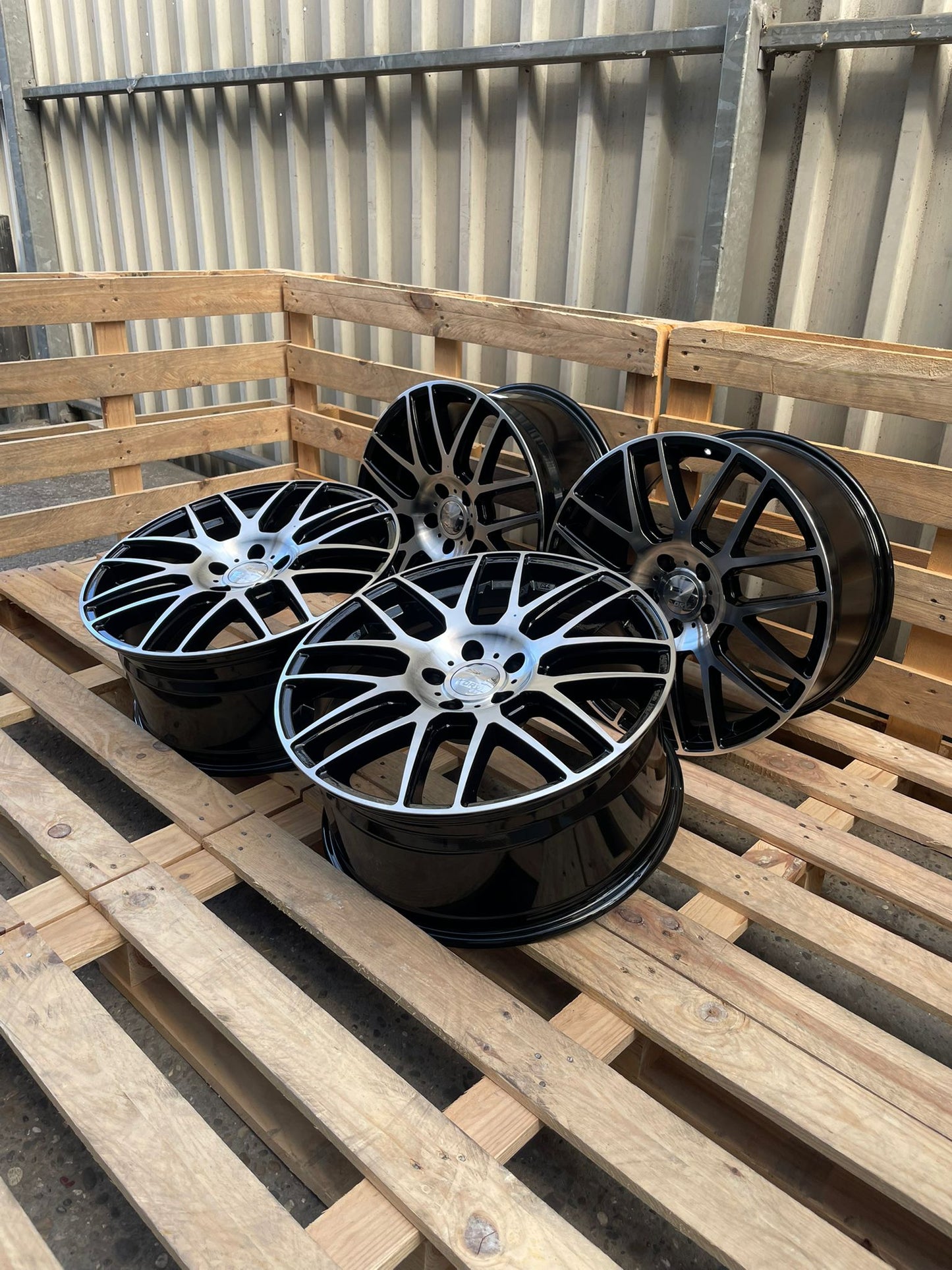 Wheelworld WH26 20 Zoll Schwarz Poliert 9,0x20 ET45 5/120 65,1