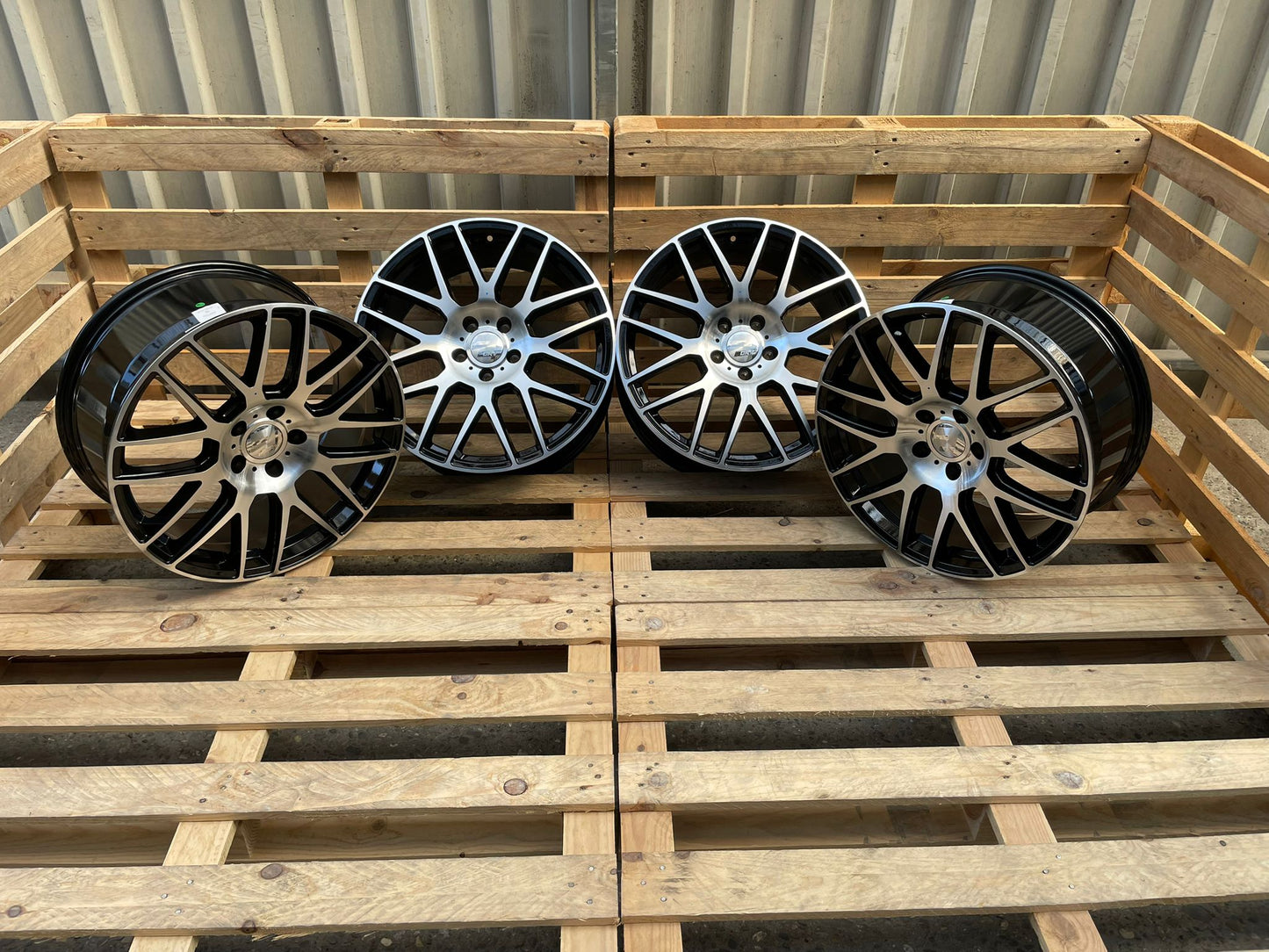 Wheelworld WH26 20 Zoll Schwarz Poliert 9,0x20 ET45 5/120 65,1