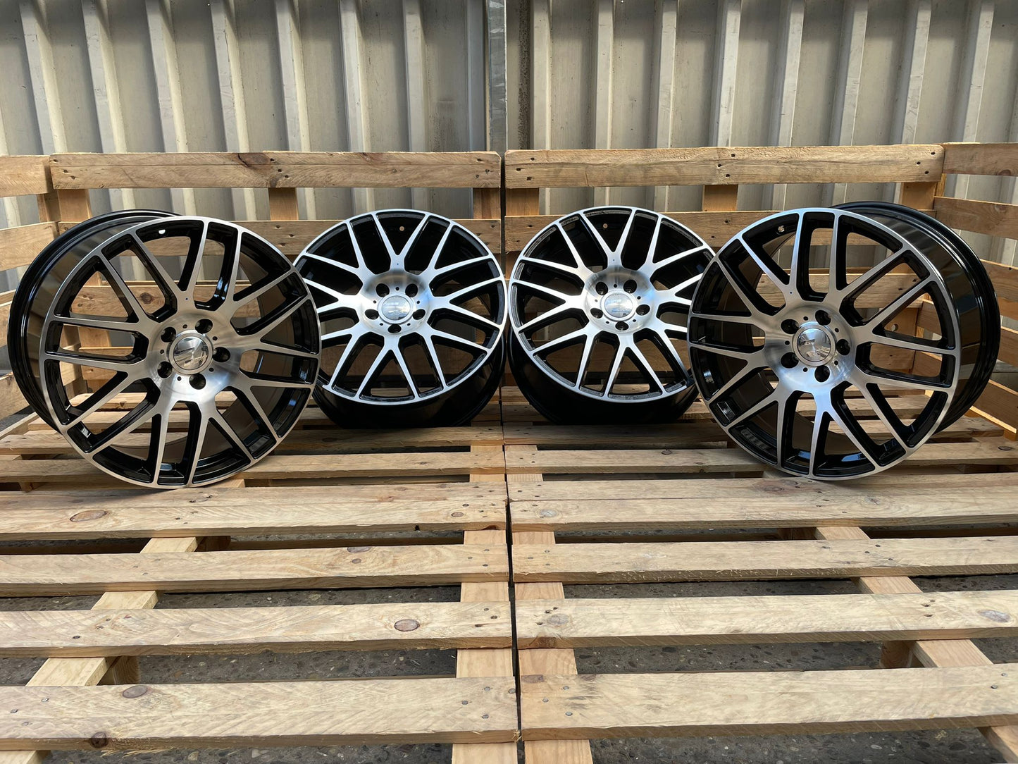 Wheelworld WH26 20 Zoll Schwarz Poliert 9,0x20 ET45 5/120 65,1