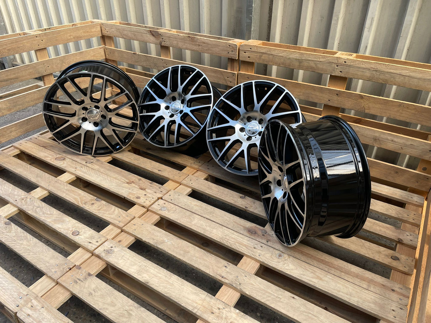 Wheelworld WH26 20 Zoll Schwarz Poliert 9,0x20 ET45 5/120 65,1