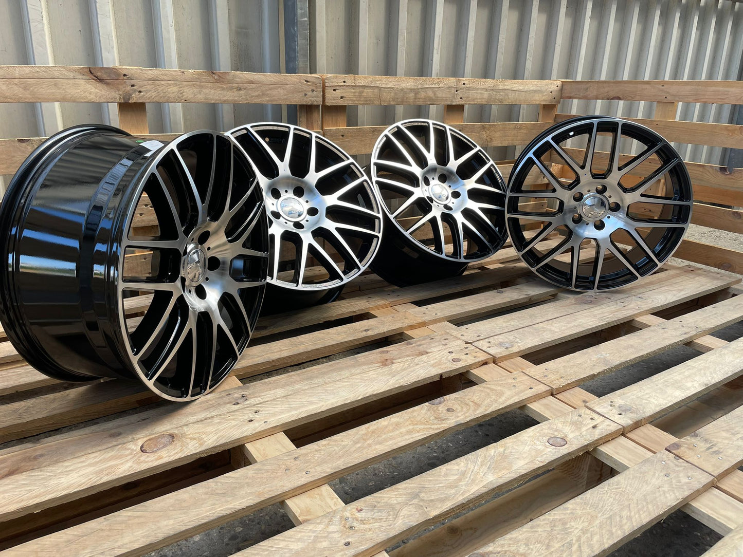 Wheelworld WH26 20 Zoll Schwarz Poliert 9,0x20 ET45 5/120 65,1