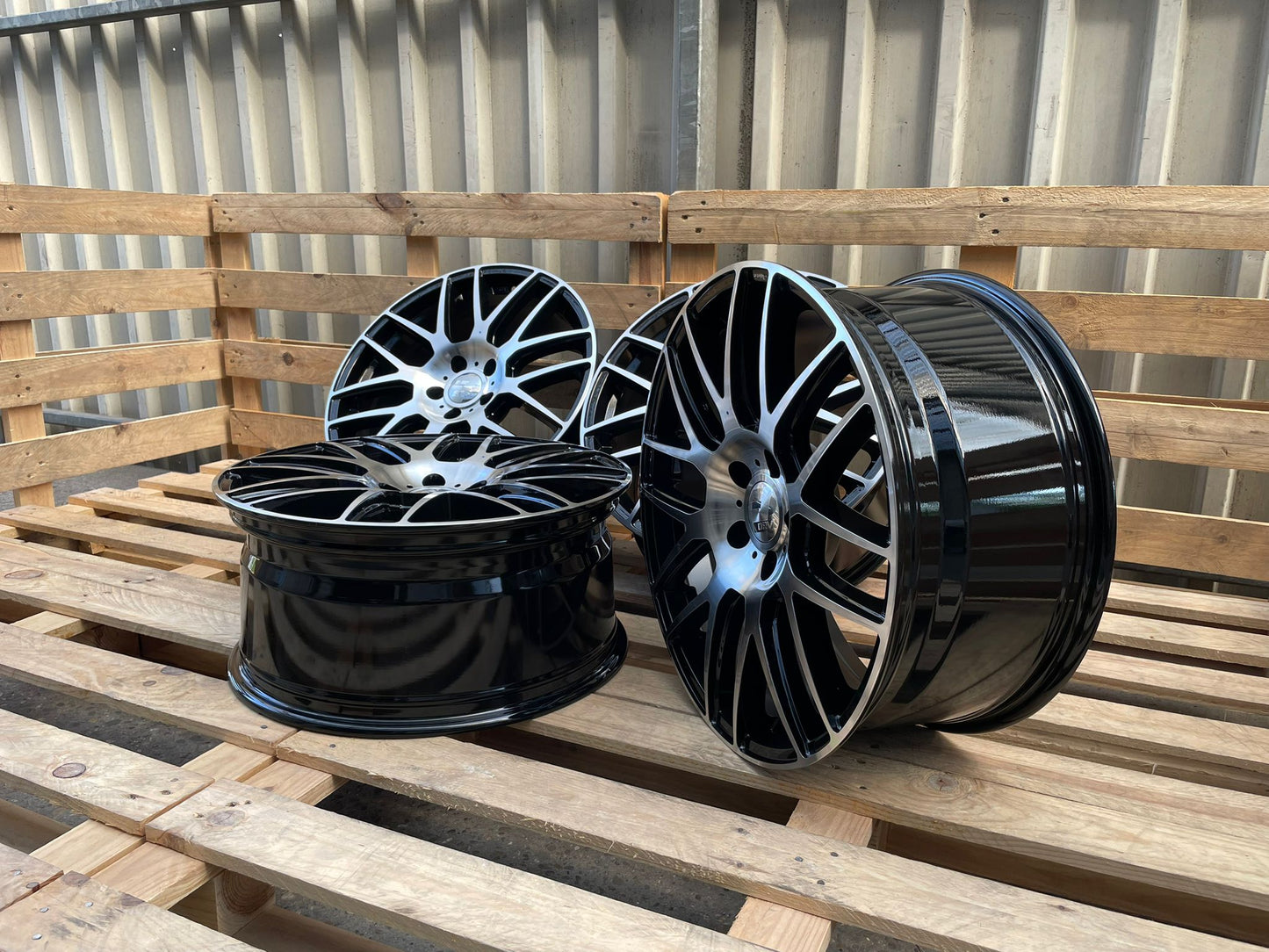 Wheelworld WH26 20 Zoll Schwarz Poliert 9,0x20 ET45 5/120 65,1