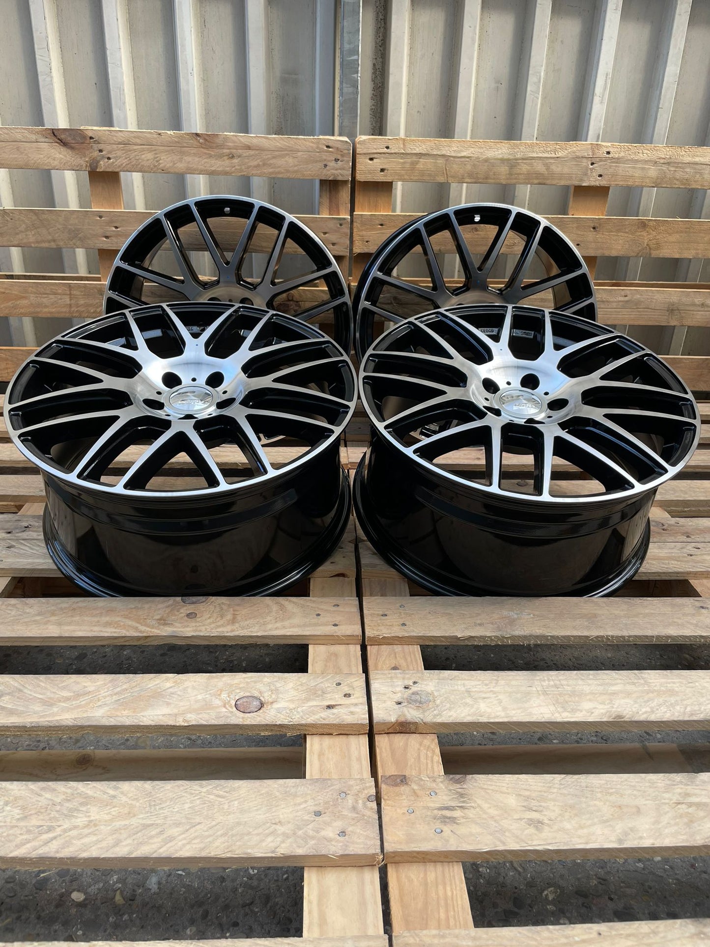 Wheelworld WH26 20 Zoll Schwarz Poliert 9,0x20 ET45 5/120 65,1