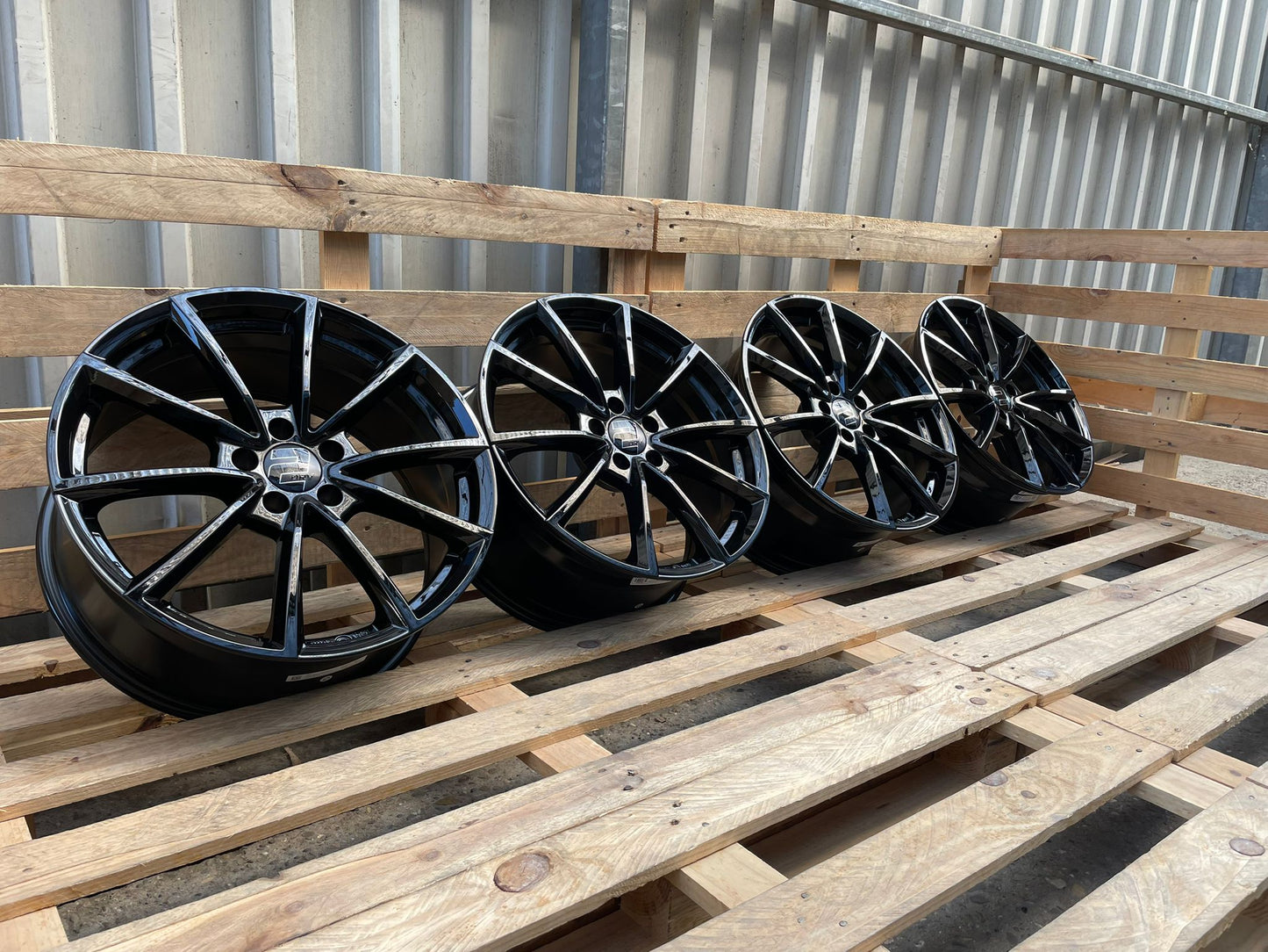 4er Satz Wheelworld WH28 19 Zoll Schwarz Glanz ET45