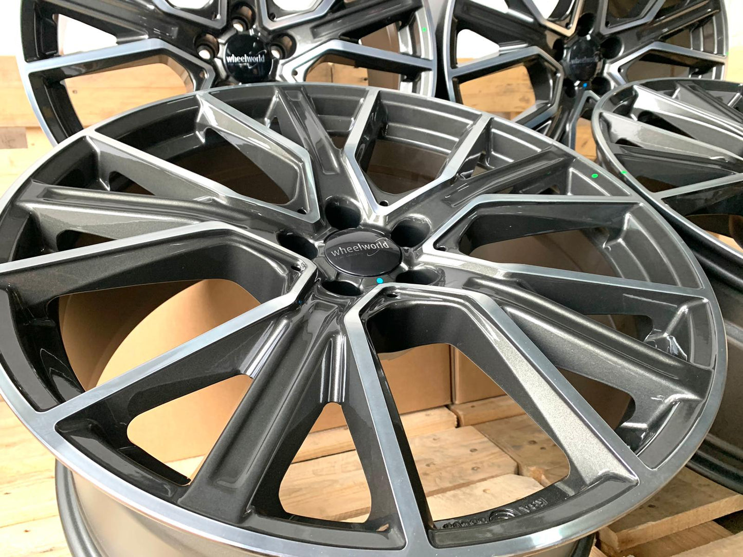 2 DRV by Wheelworld WH34 #15103 Grau Poliert 9x20 ET45 5x120 für VW T5 T6 Multivan, Caravelle und VW Amarok