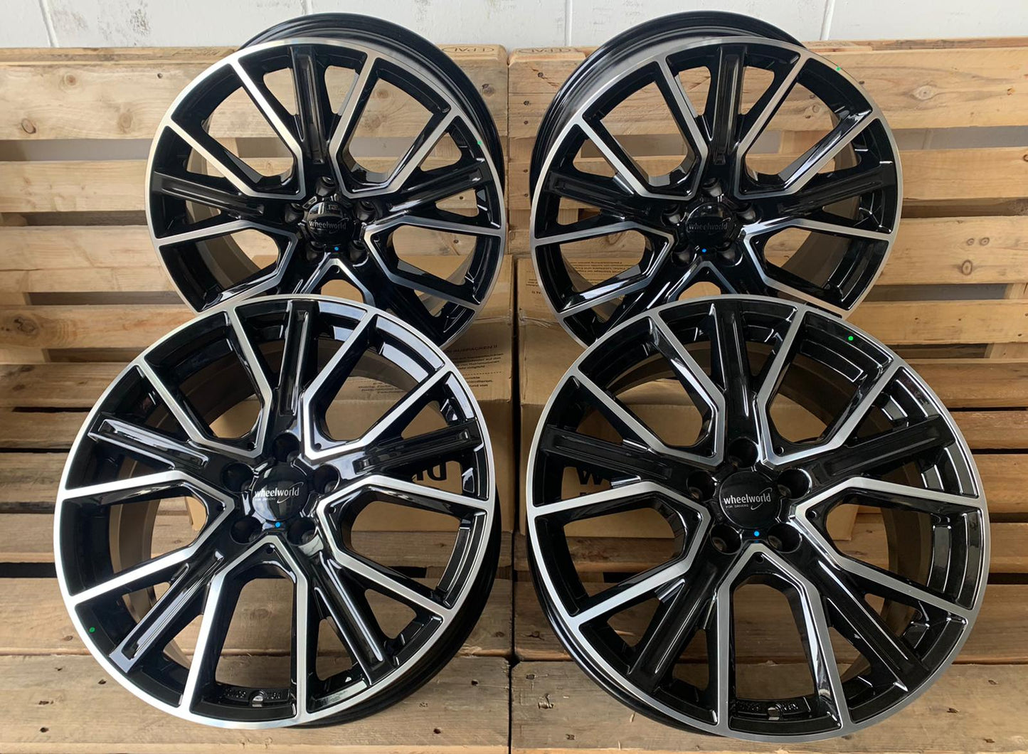 2 DRV by Wheelworld WH34 #14103 Schwarz Poliert 9x20 ET45 5x120 für VW T5 T6 Multivan, Caravelle und VW Amarok