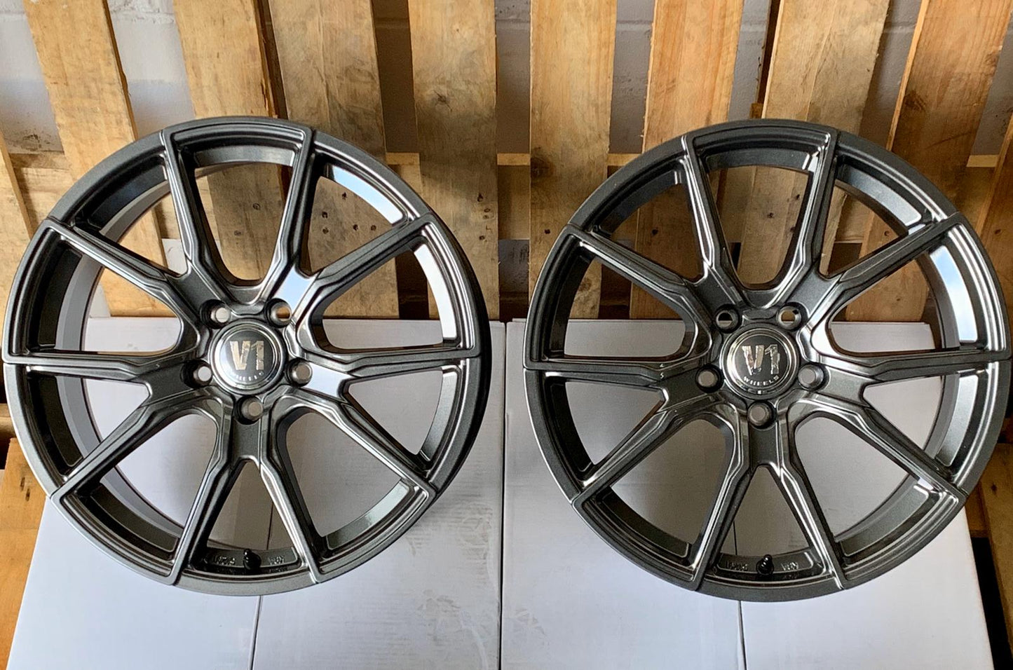 4er Set V1 Wheels V1 19 Zoll Daytona Grau ET35 5x120