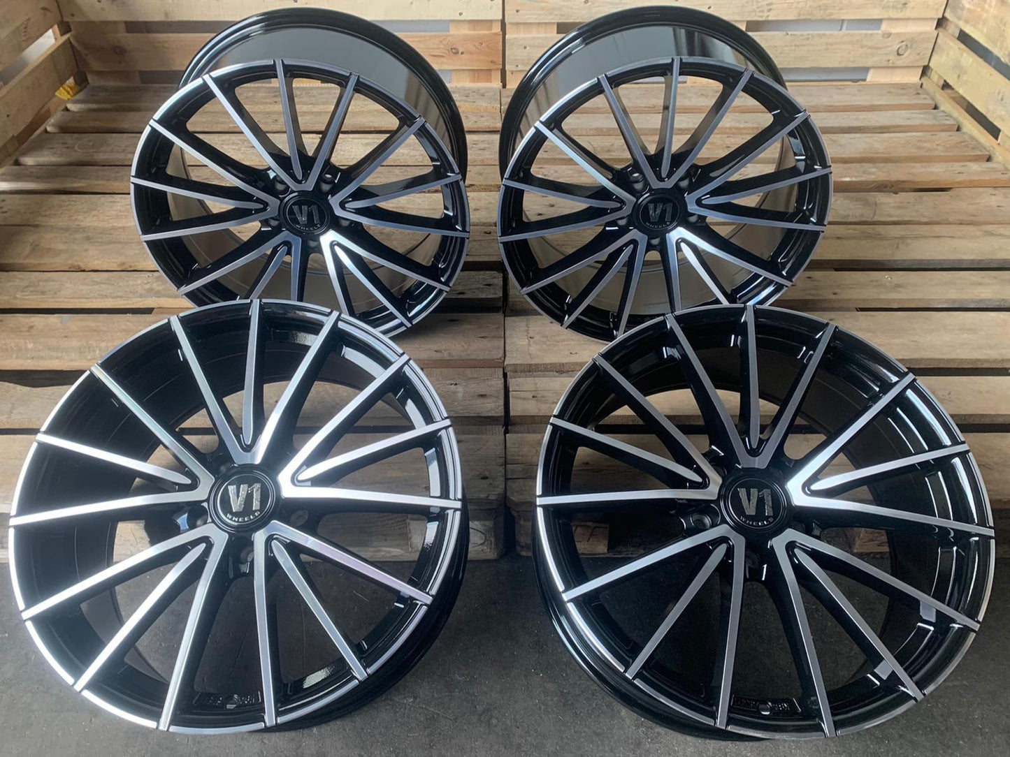 V1 Wheels V2 Felgen 18 Zoll Schwarz Poliert 8,0x18 ET35 5/112