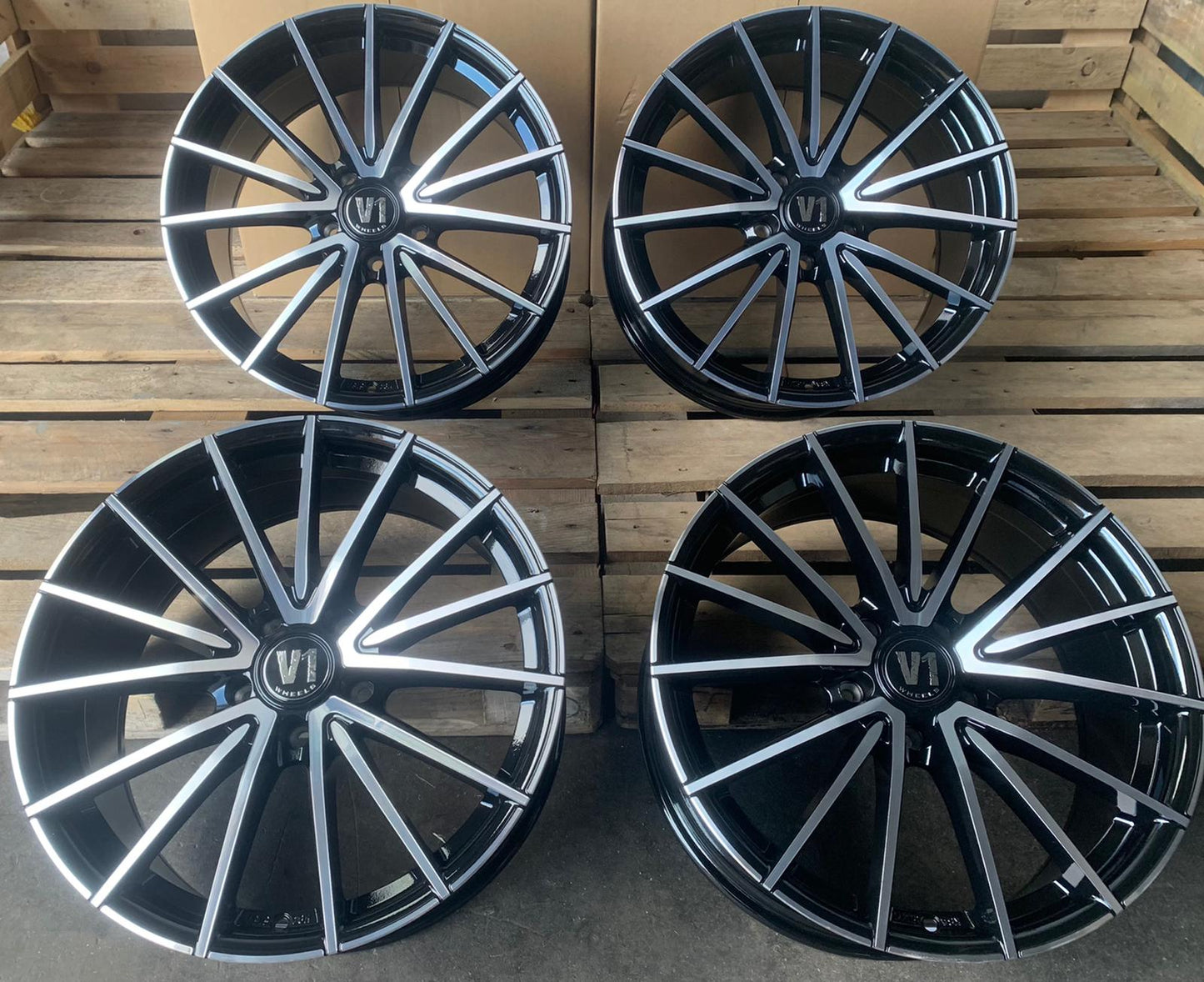 V1 Wheels V2 Felgen 18 Zoll Schwarz Poliert 8,0x18 ET35 5/112