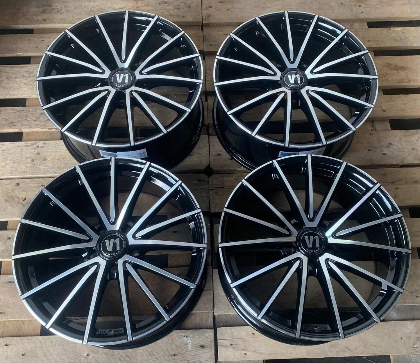 V1 Wheels V2 Felgen 19 Zoll Schwarz Poliert 8,5x19 ET35 5/120