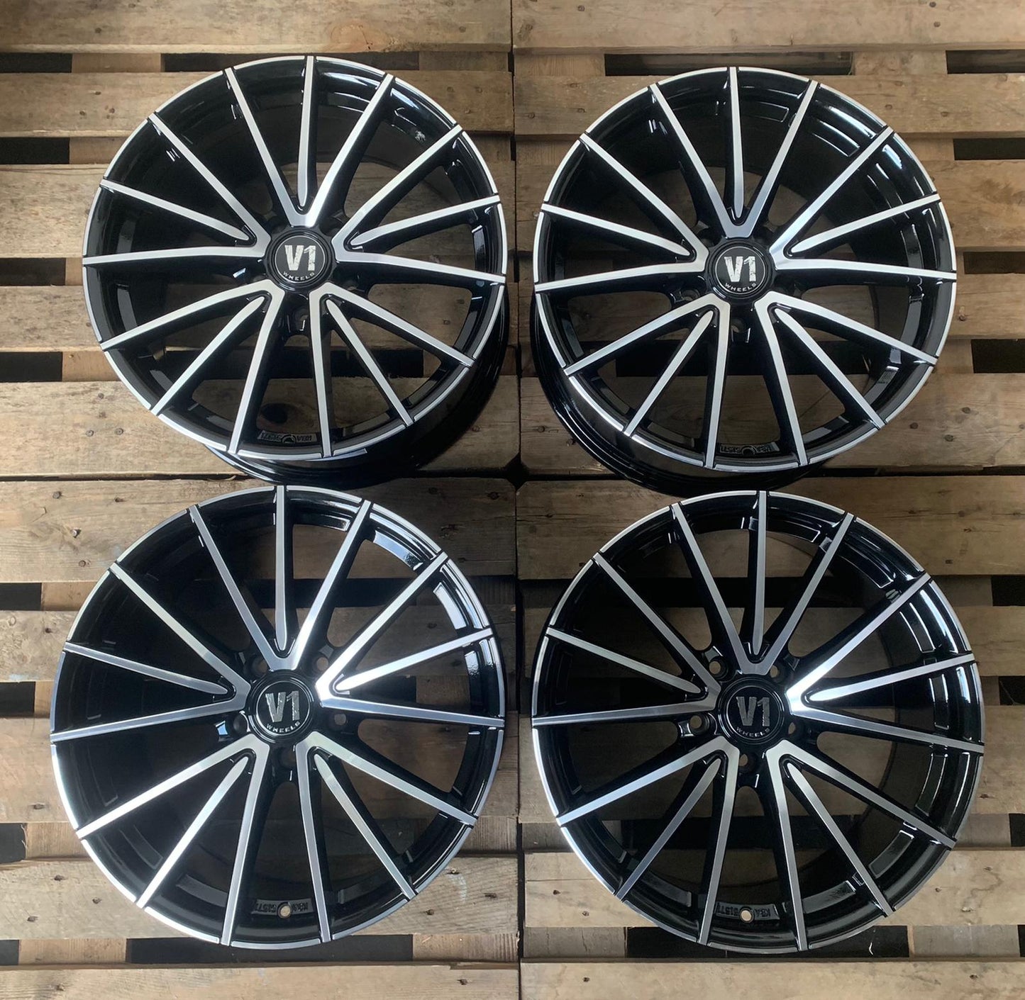 V1 Wheels V2 Felgen 18 Zoll Schwarz Poliert 8,0x18 ET35 5/112
