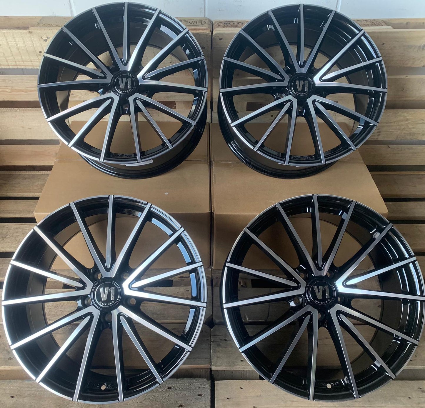 V1 Wheels V2 Felgen 18 Zoll Schwarz Poliert 8,0x18 ET35 5/112