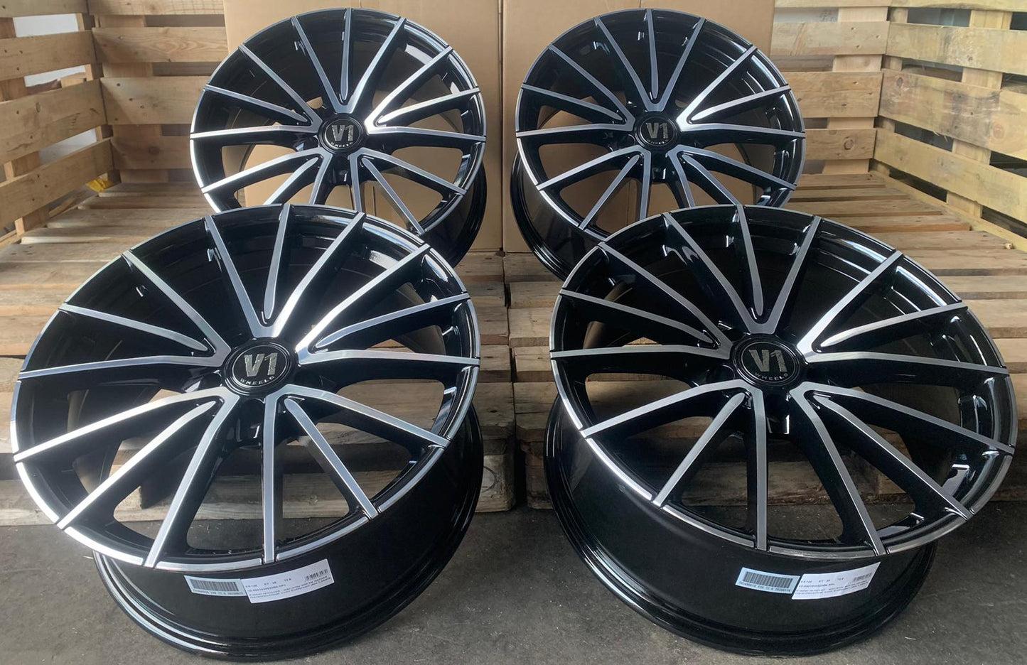 V1 Wheels V2 Felgen 18 Zoll Schwarz Poliert 8,0x18 ET35 5/112