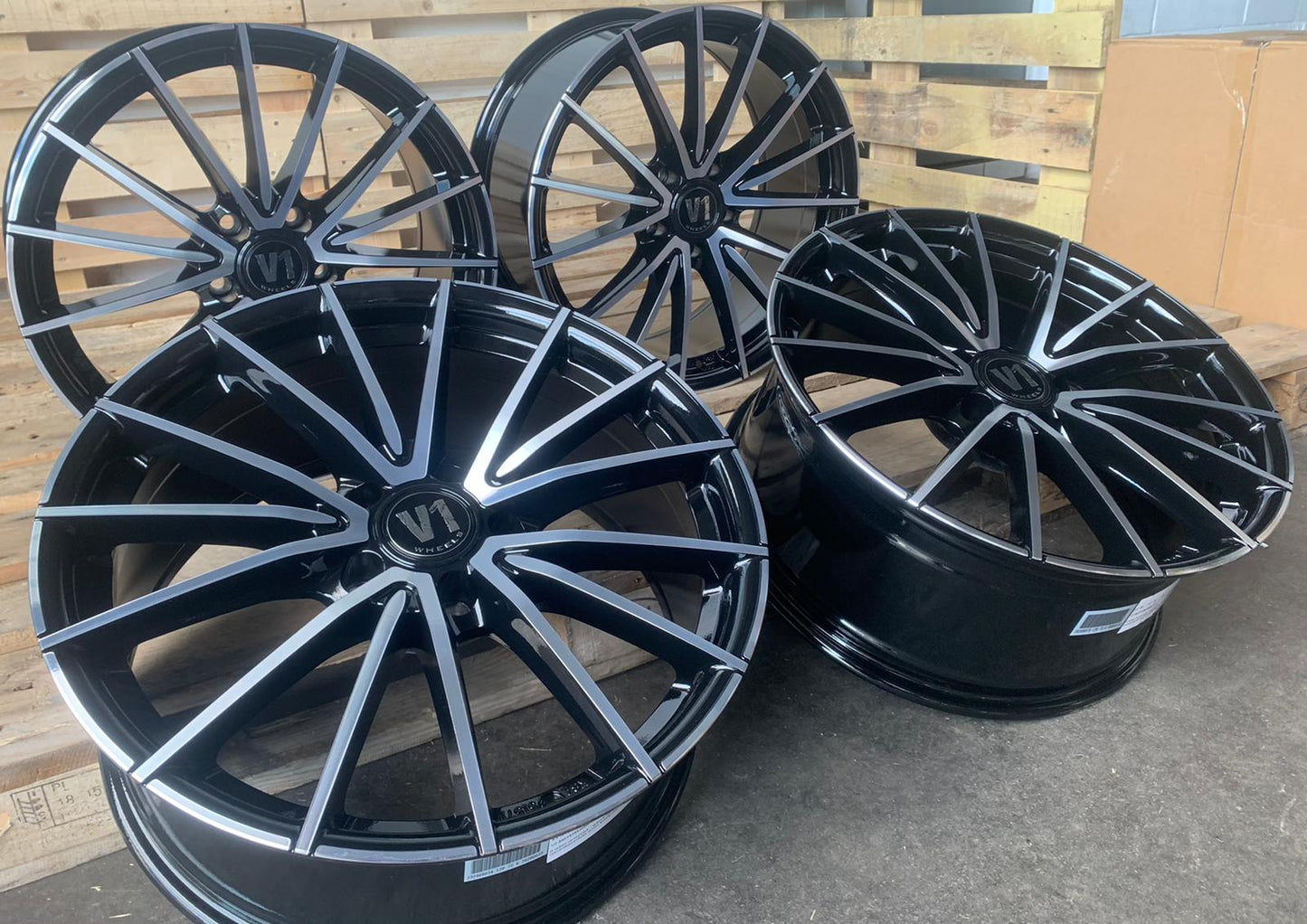 V1 Wheels V2 Felgen 19 Zoll Schwarz Poliert 8,5x19 ET35 5/120