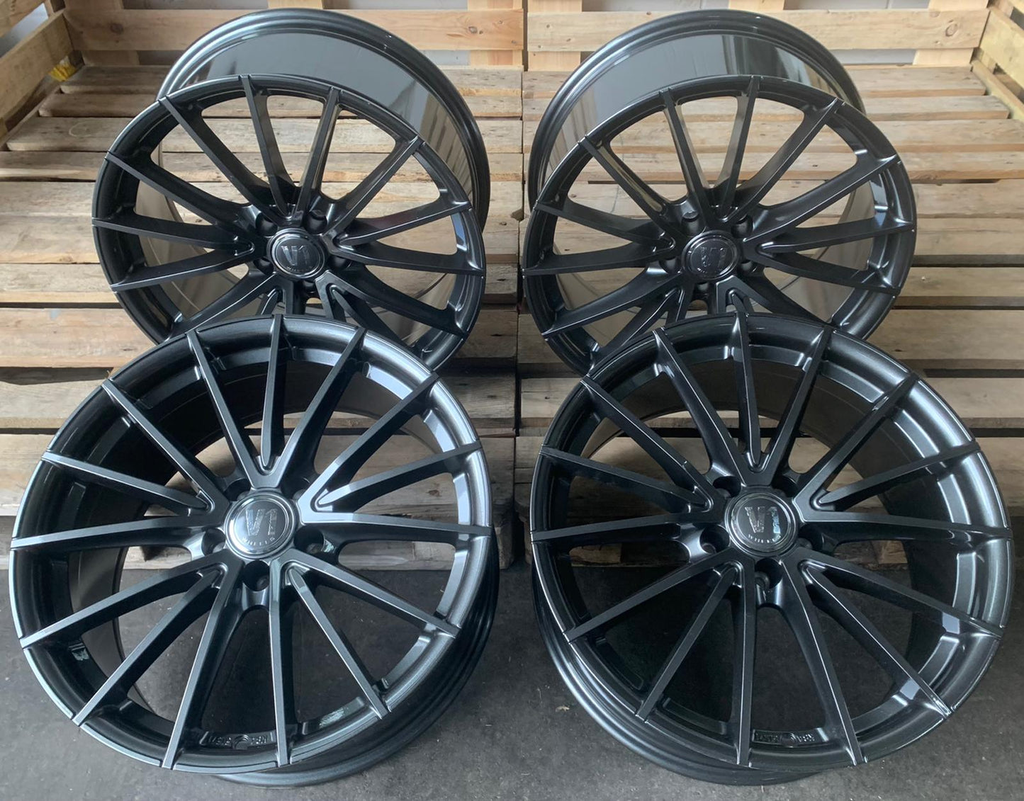 V1 Wheels V2 Felgen 19 Zoll Daytona Grau 8,5x19 ET35 5/112