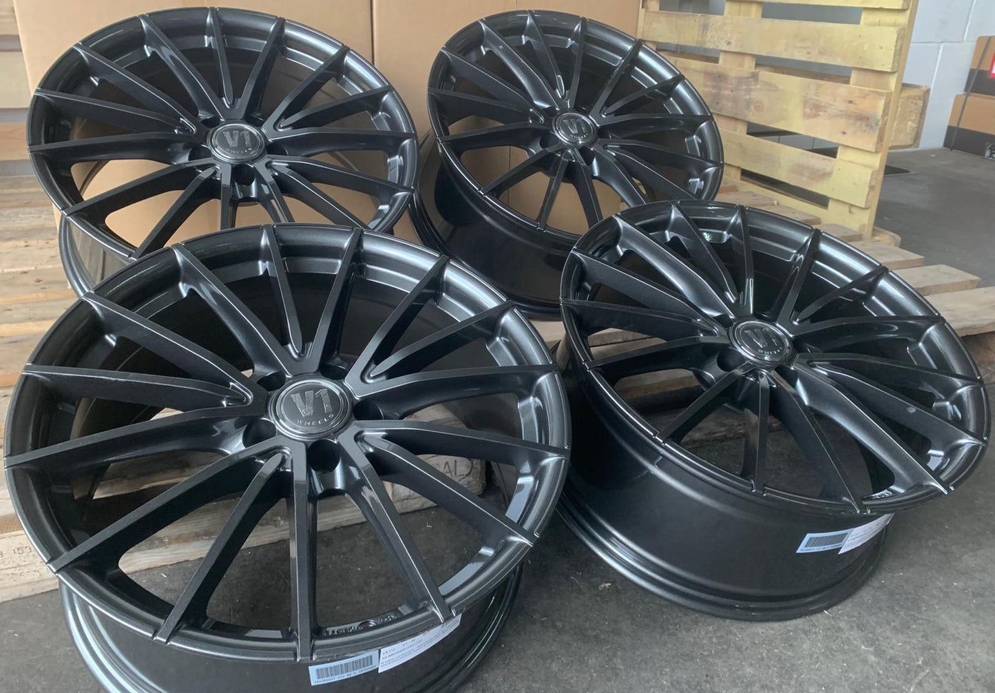 V1 Wheels V2 Felgen 19 Zoll Daytona Grau 8,5x19 ET35 5/120